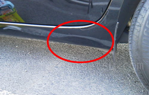 縁石でこすった車の傷の修理代が高い 自分で安く補修する方法は 快適マイカーライフのトリセツ